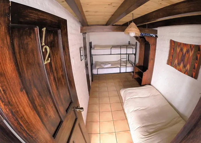 Hostal L'Auberge Inn