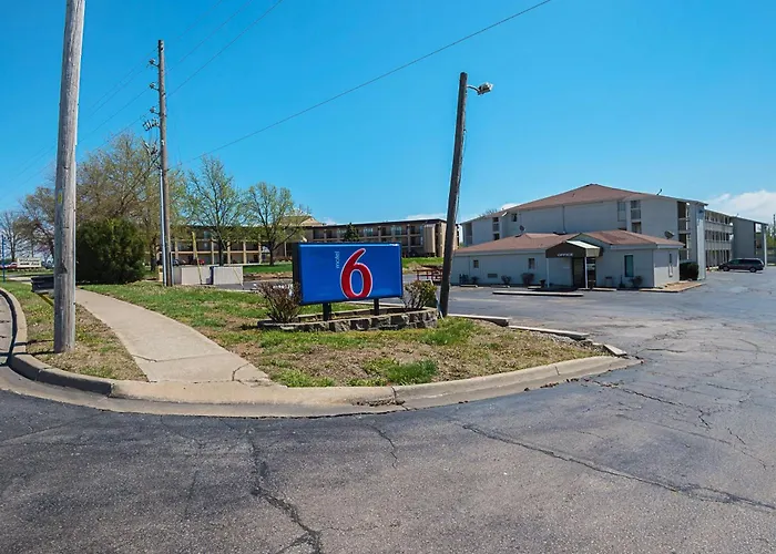 Motel 6-Blue Springs, Mo