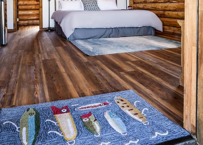 Triangle C Cabins