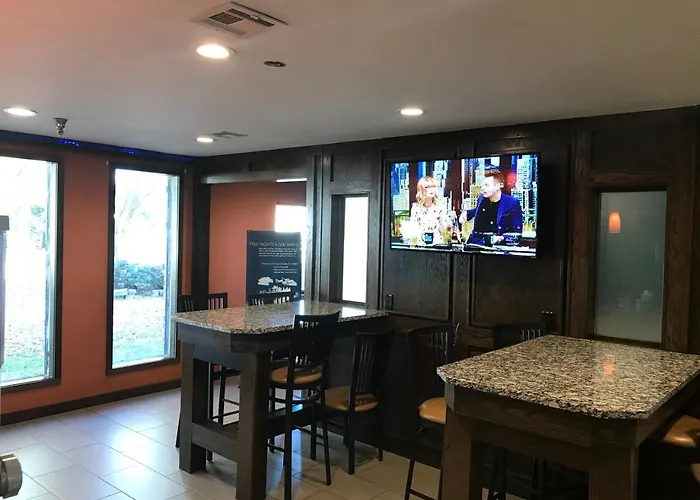Super 8 By Wyndham Fayetteville