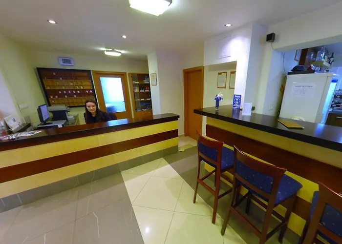 Econo Hotel