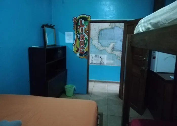 Cliff'S Hostel