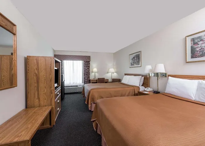 Baymont By Wyndham Iowa Lake Charles