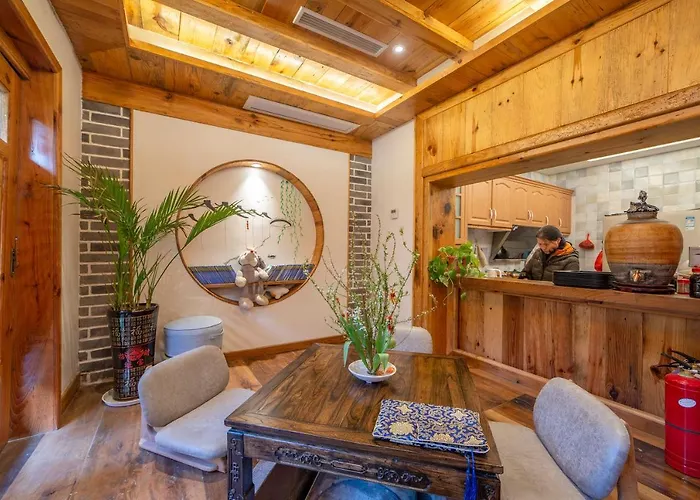 Zhangjiejie Yuelu Homestay Nearby The Entrance Of Avatar Mount Free Illy Coffee & Fresh Fruit, Free Laundry Service,Vegetarian Friendly