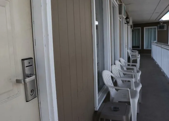 Plaza Motel