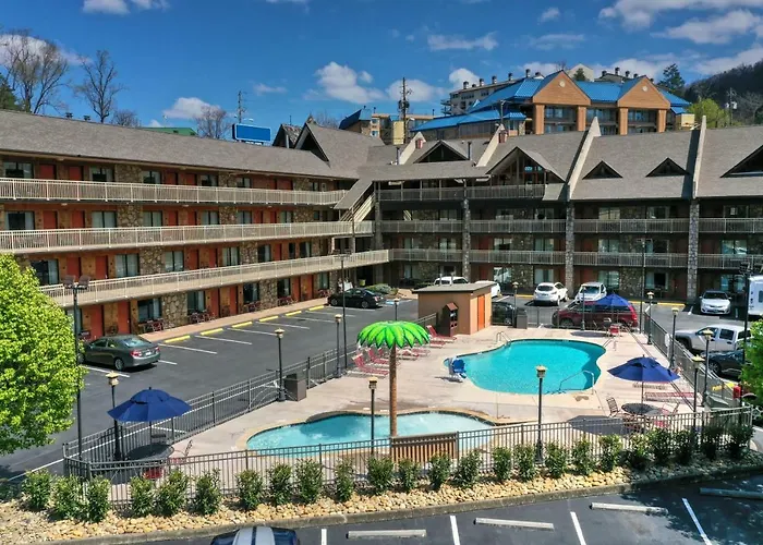 Crossroads Inn & Suites