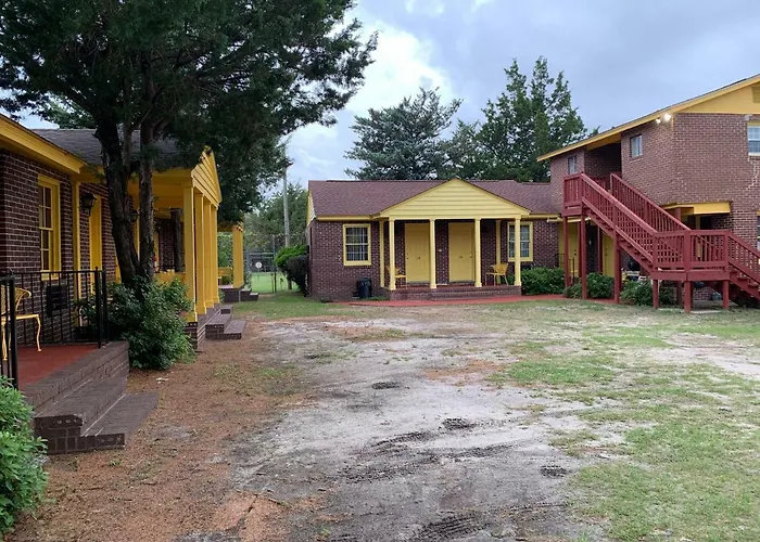 Dewitt Rooms & Cottages