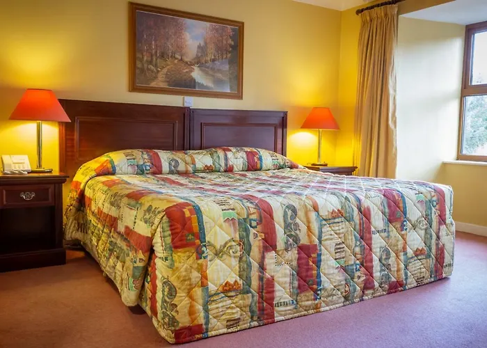 Lynhams Hotel