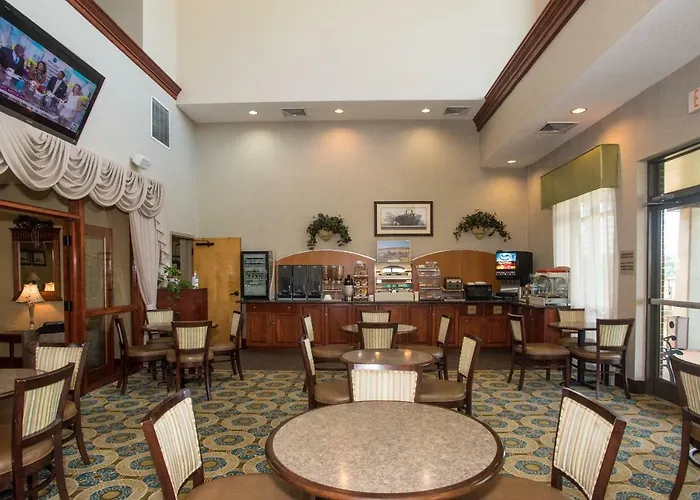 Round Hill Inn