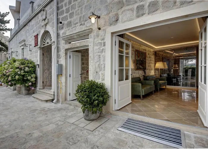 Hotéis em Perast