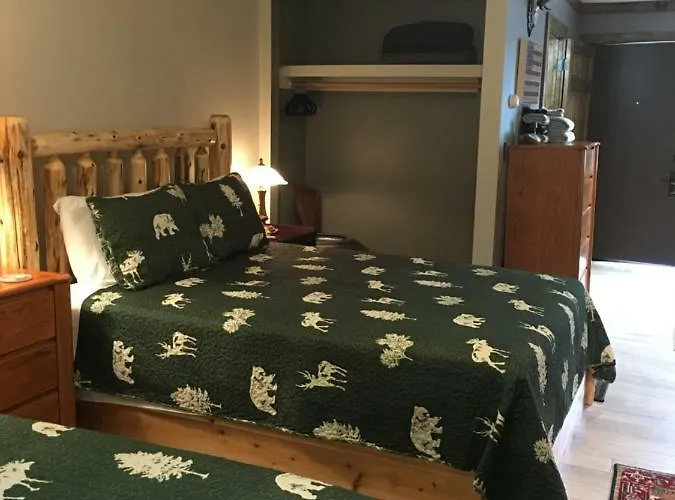 Warrensburg Inn & Suites - 6 Mi To Lake George
