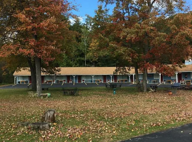 Warrensburg Inn & Suites - 6 Mi To Lake George