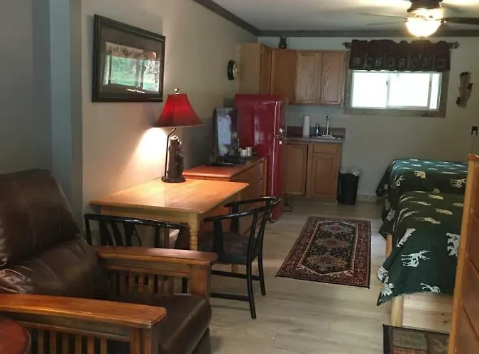 Warrensburg Inn & Suites - 6 Mi To Lake George