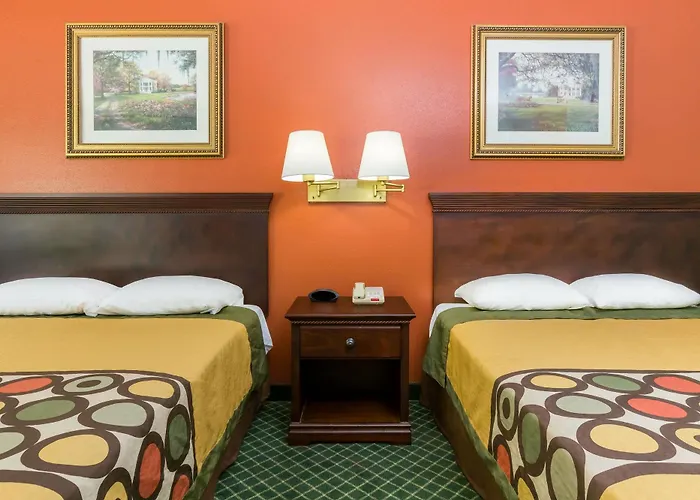 Super 8 By Wyndham Kinder La