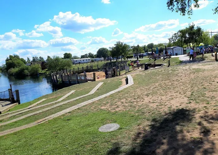 Luxury 8 Berth Caravan With Hot Tub & Starlink At Tattershall Lakes