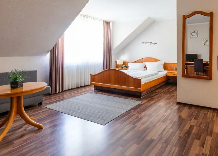Private Rooms With Free Parking & 24H Self Check-In