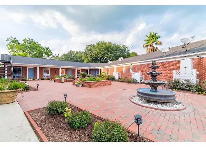 Winton Inn & Suites