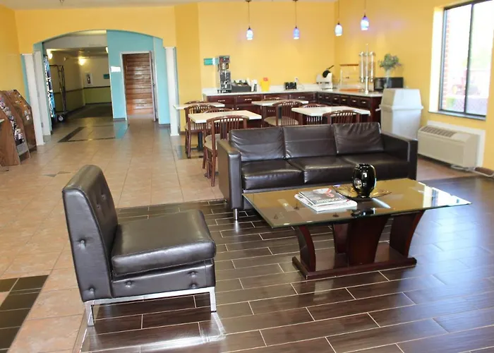 Home Gate Inn & Suites