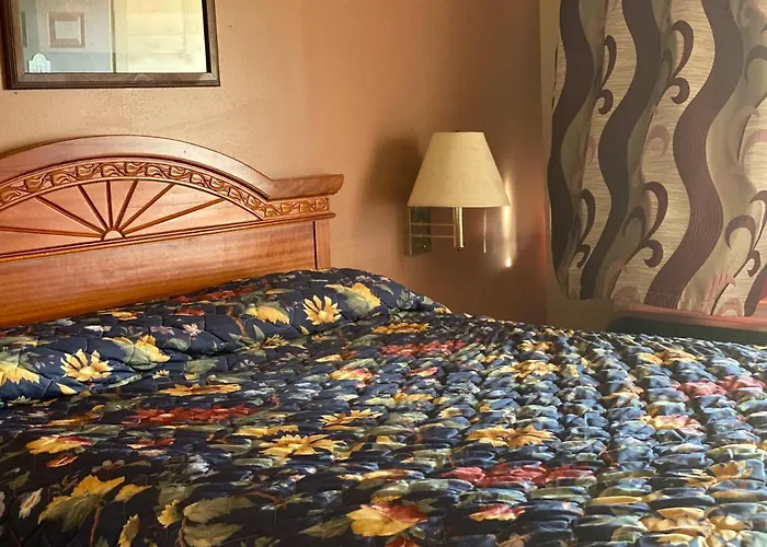 Payless Inn