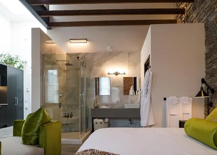 48 King West Boutique Hotel
