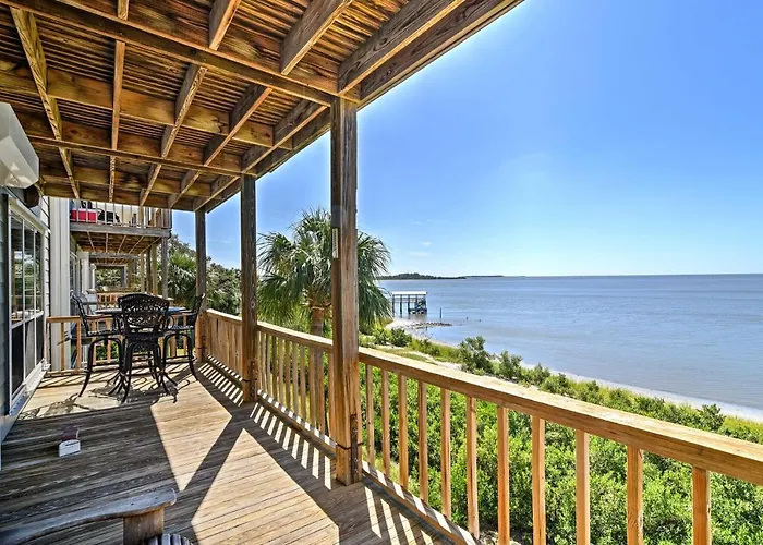 Beachfront Cedar Key Condo W/ Pool, Spa & Views!