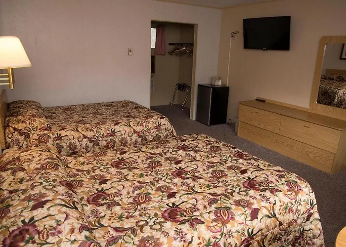 Brookside Motel & Cabins