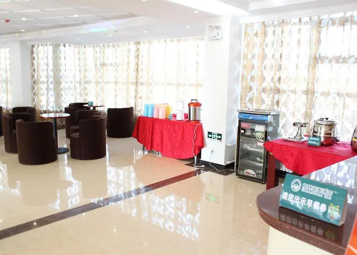 Shell Xinyu City Railway Station Plaza Hotel