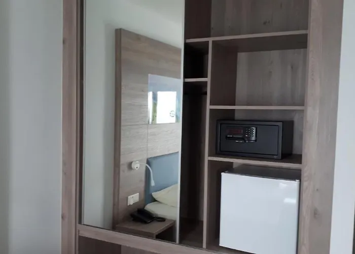 Karousos Beach Rooms