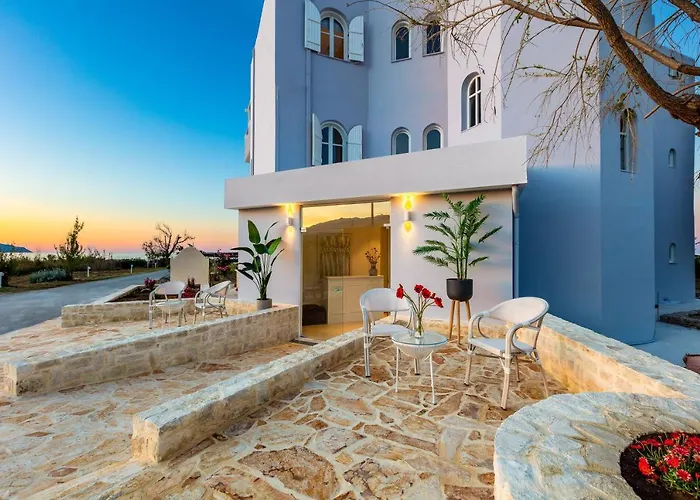 Pinelopi Beach Suites